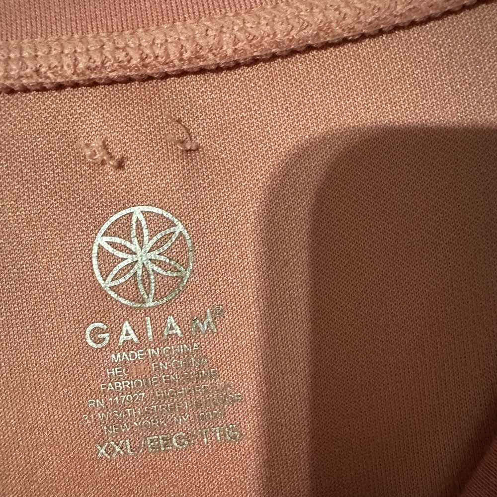 GAIAM Coral Crewneck Top - Picture 2 of 3